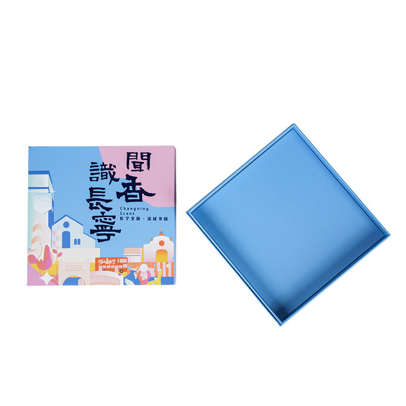 Tatil temalı sert kitap şeklinde dönen müzik kutusu