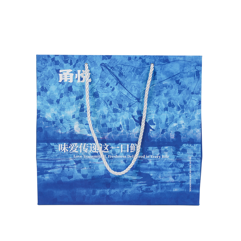 Orta yumuşaklıkta elde taşınan kraft kağıt paket servisi olan restoran çantası